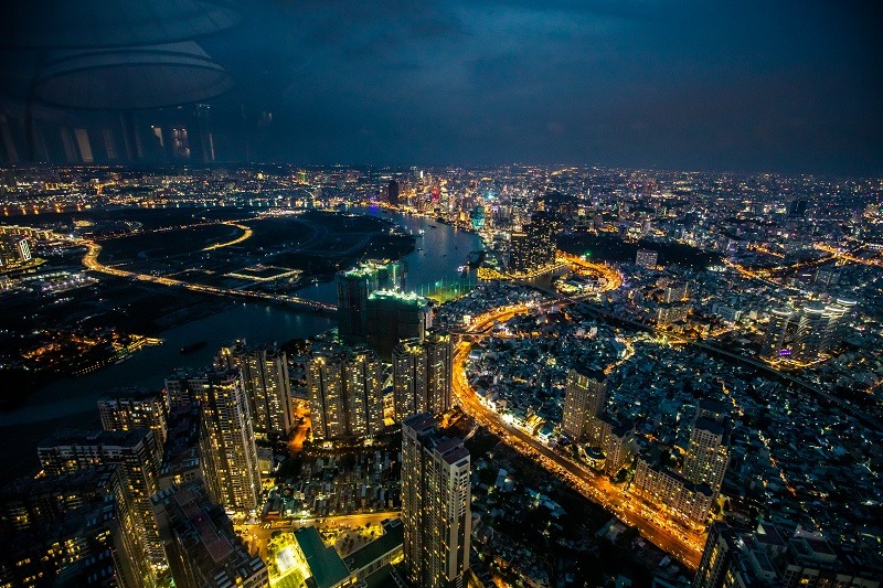 Toàn cành thành phố về đêm chụp từ view nhà hàng Ussina Sky 77