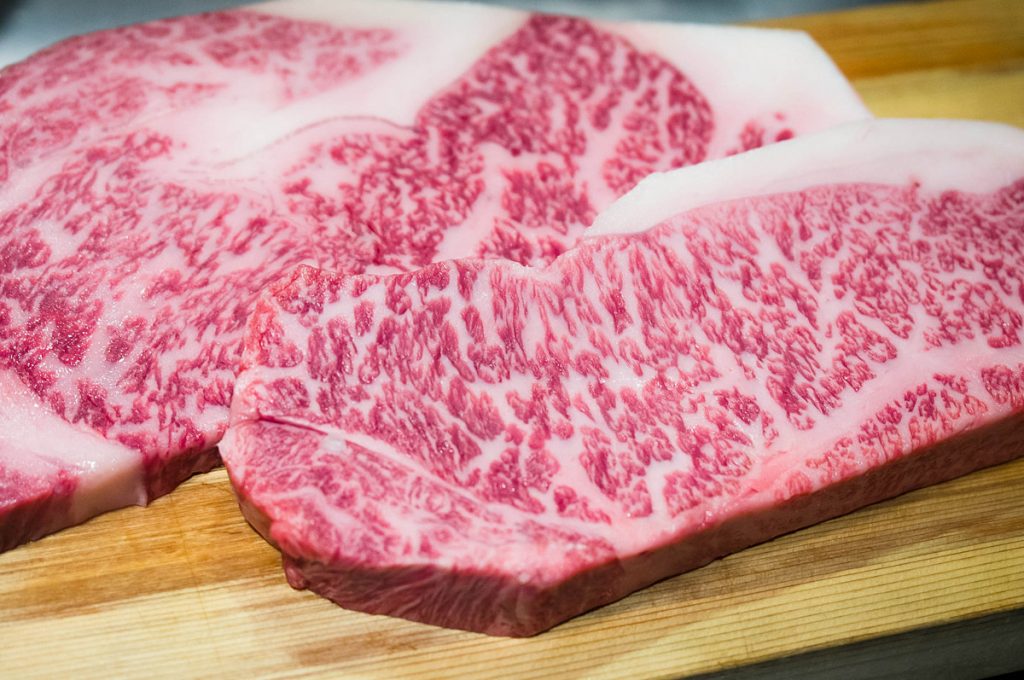 Vân mỡ chính là bí quyết tạo nên hương vị khác biệt của thịt bò Wagyu