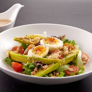 Salad bơ trứng lòng đào