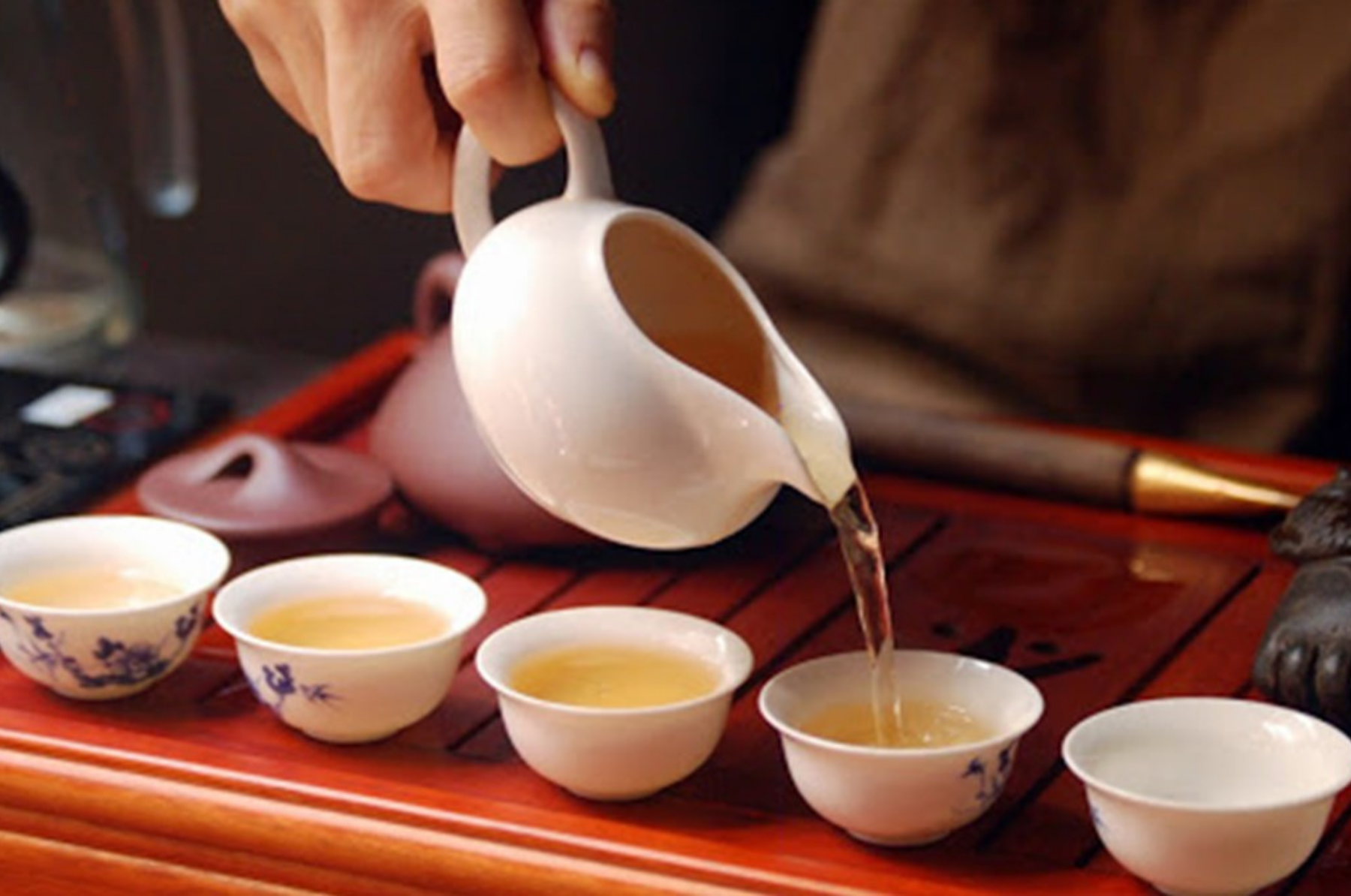 Thưởng thức trà theo văn hóa Nhật đòi hỏi sự tinh tế và tỉ mỉ