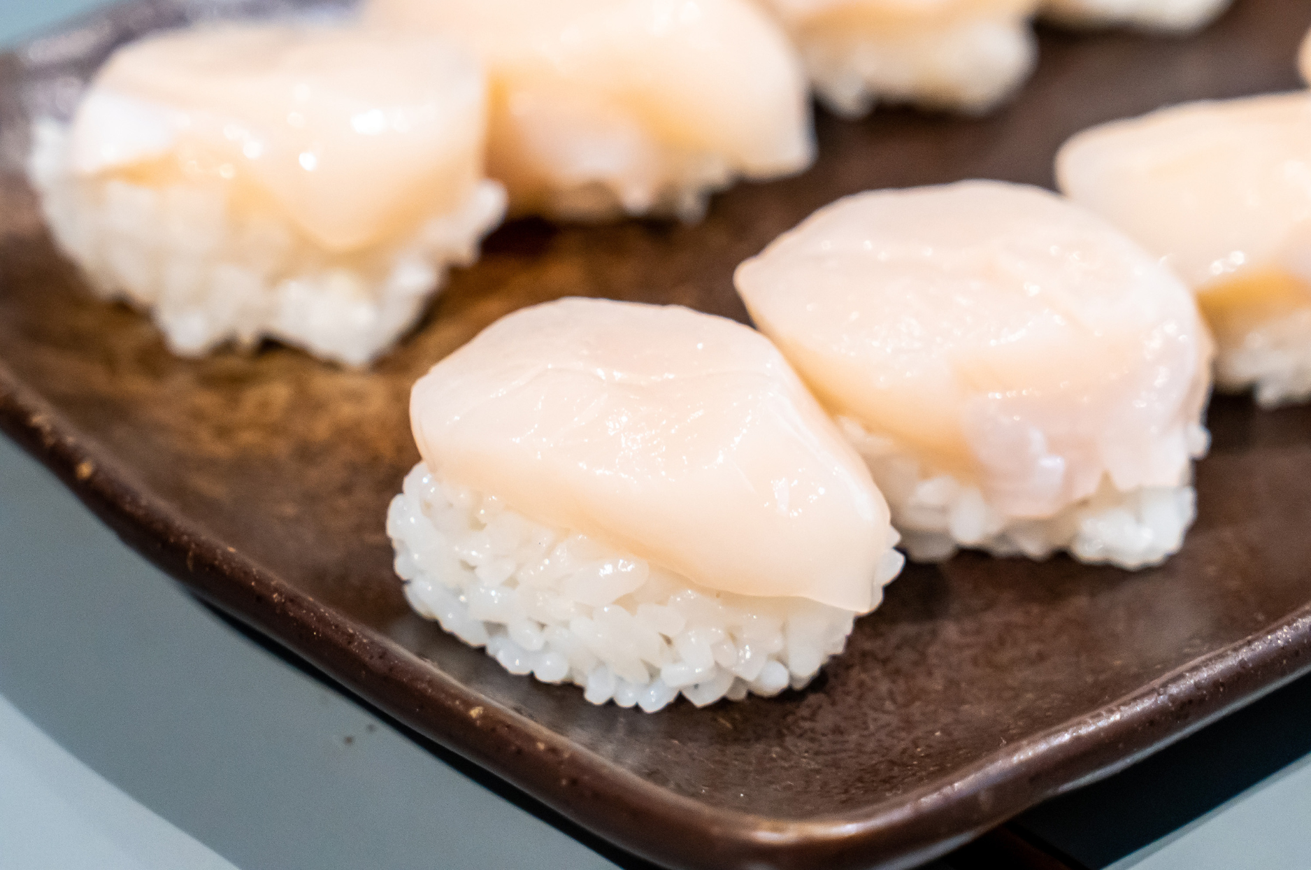 Sushi từ sò điệp Nhật Bản